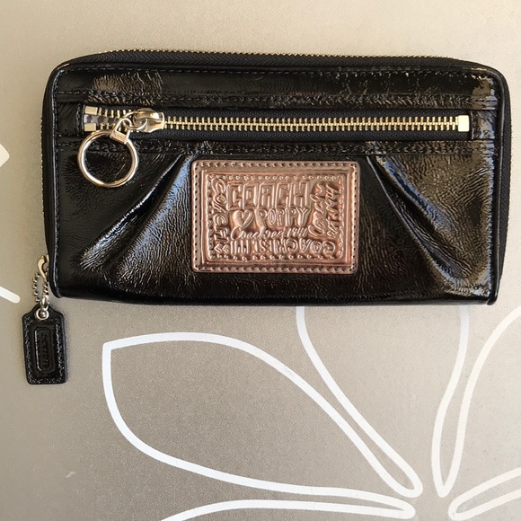 Coach Handbags - 💥💥sale!💥💥  Coach poppy black wallet